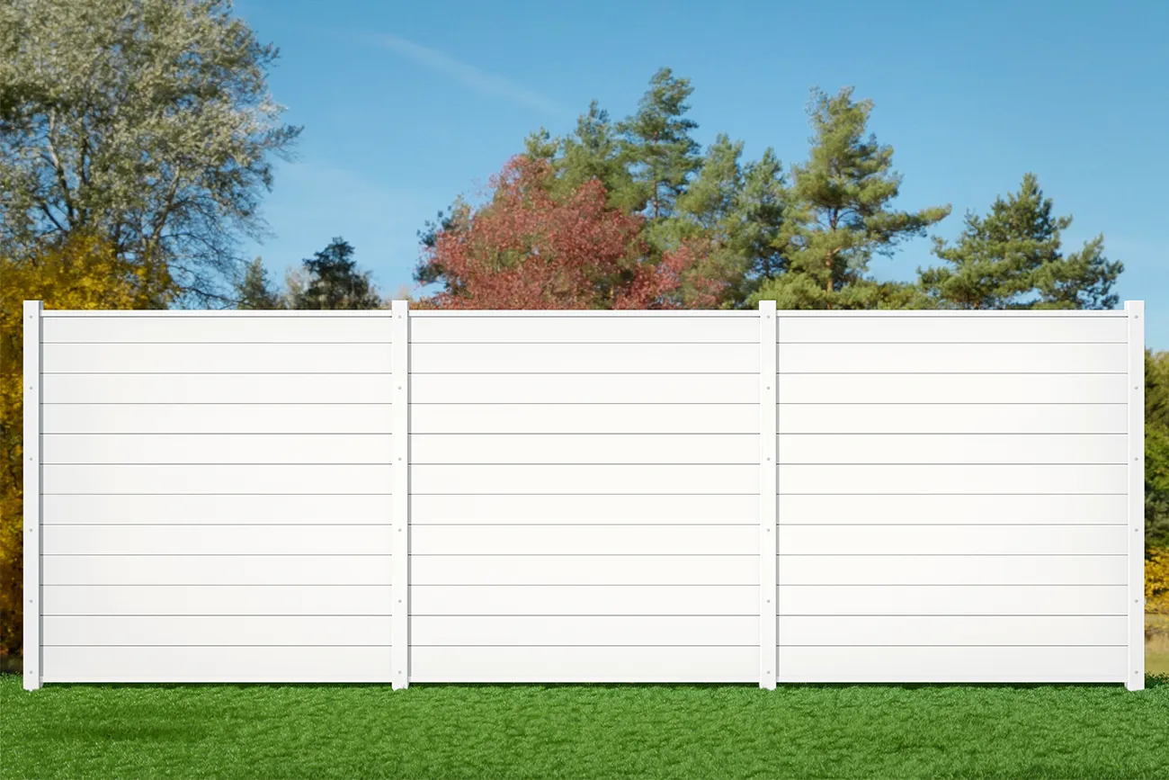 Tuinschermen van aluminium in wit.